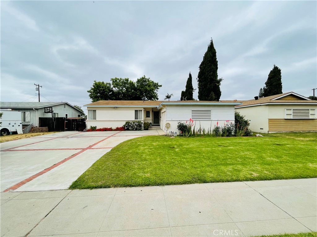 707 N Acacia Avenue