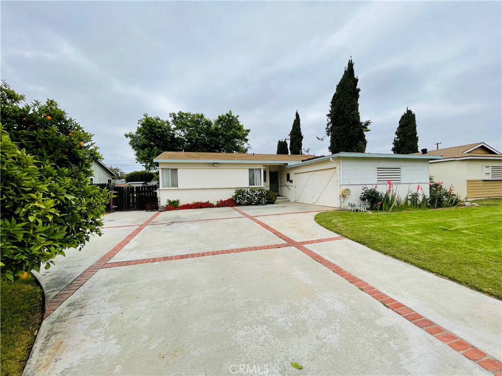 707 N Acacia Avenue