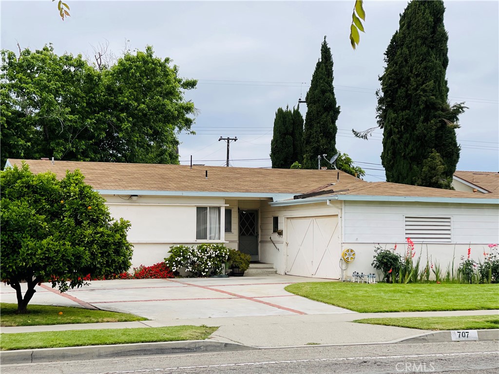 707 N Acacia Avenue