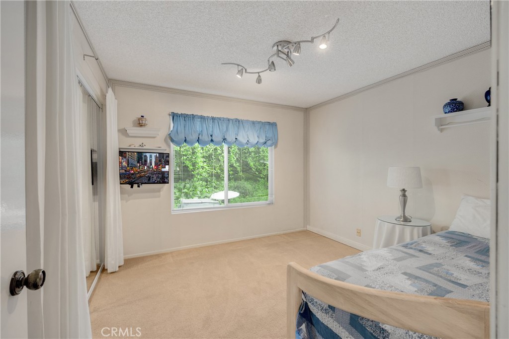 1644 N Mountain View Place