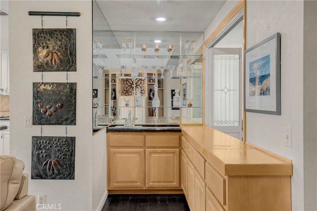 1644 N Mountain View Place