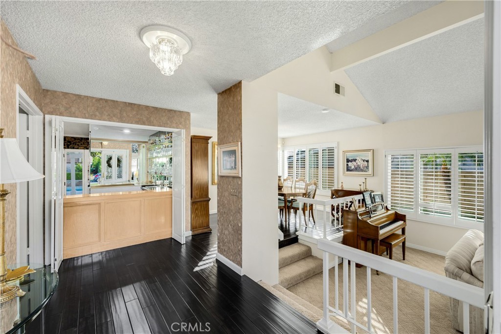 1644 N Mountain View Place