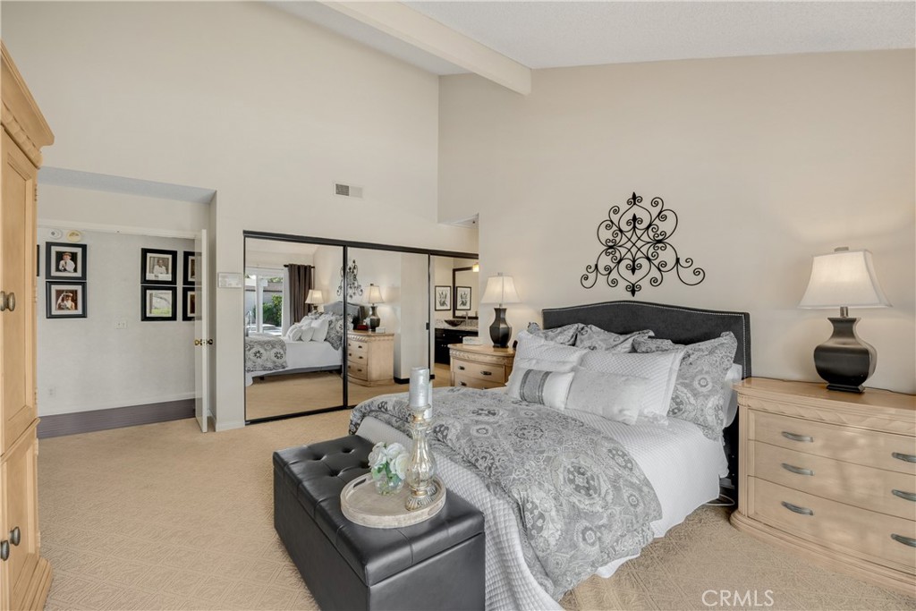 1644 N Mountain View Place