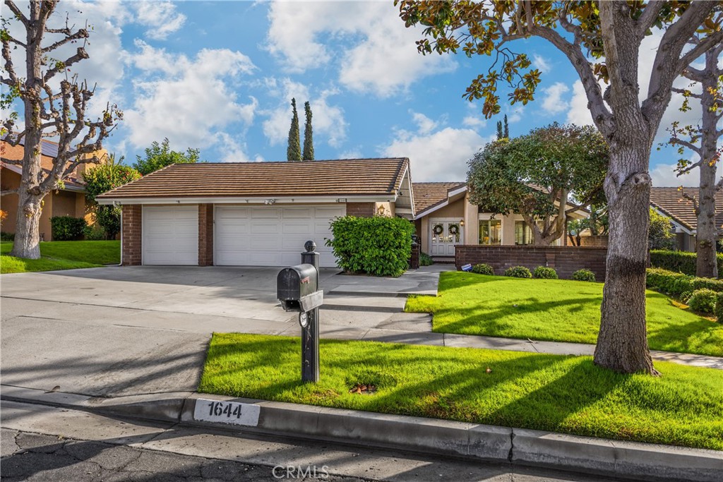 1644 N Mountain View Place