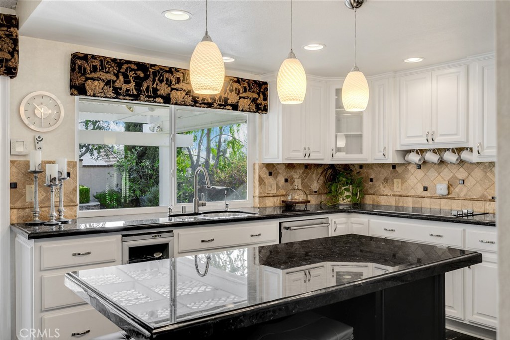 1644 N Mountain View Place