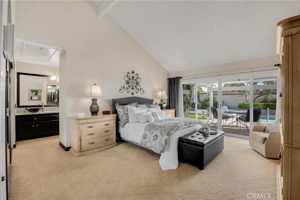 1644 N Mountain View Place