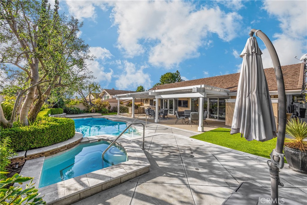 1644 N Mountain View Place