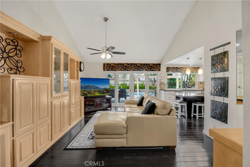 1644 N Mountain View Place