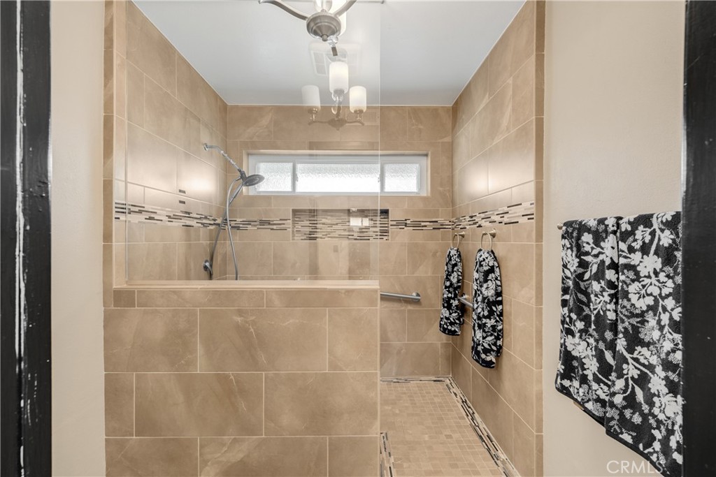 1644 N Mountain View Place