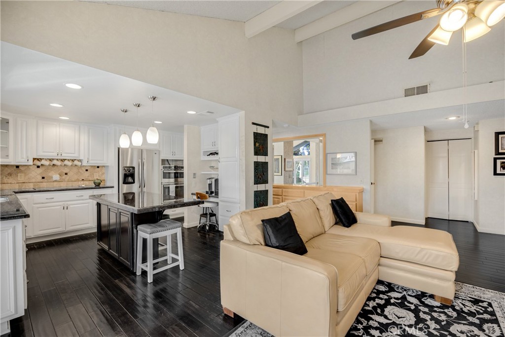 1644 N Mountain View Place