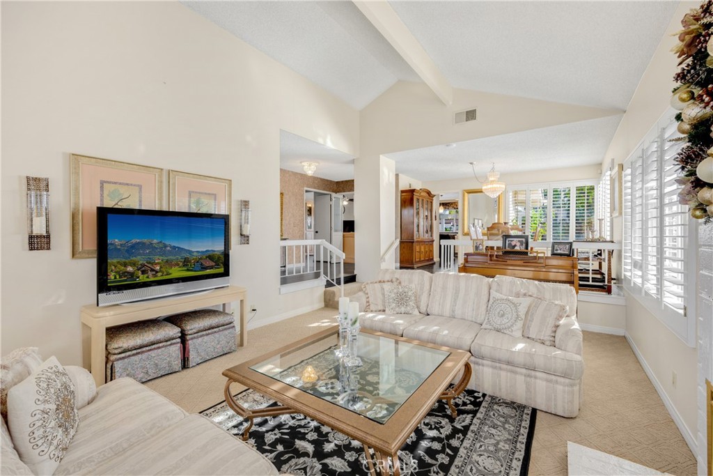 1644 N Mountain View Place