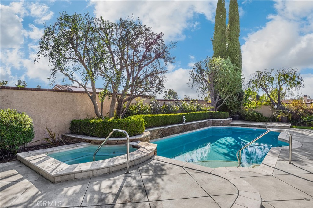 1644 N Mountain View Place