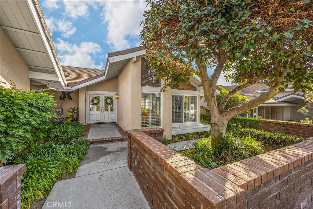 1644 N Mountain View Place