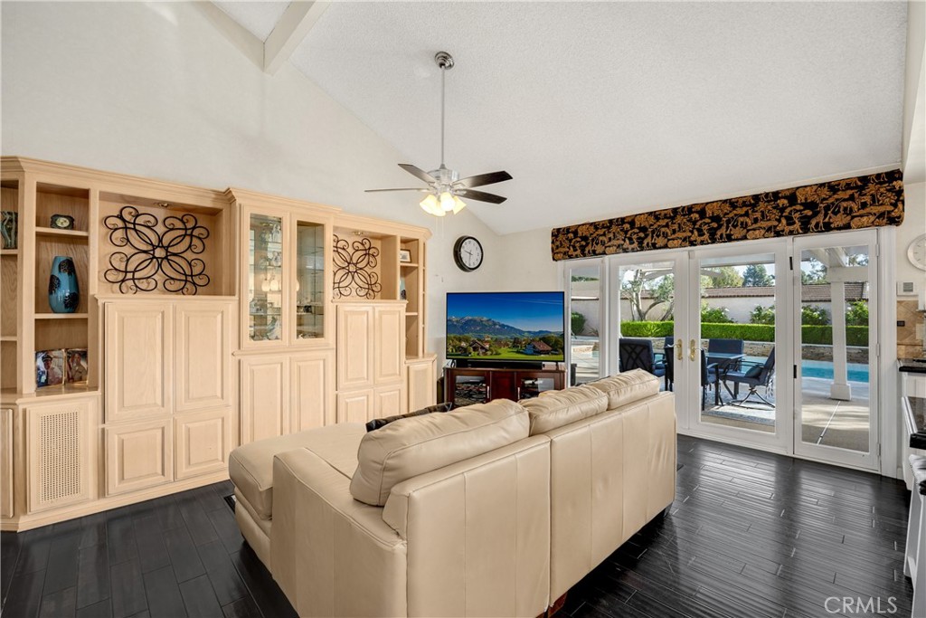 1644 N Mountain View Place