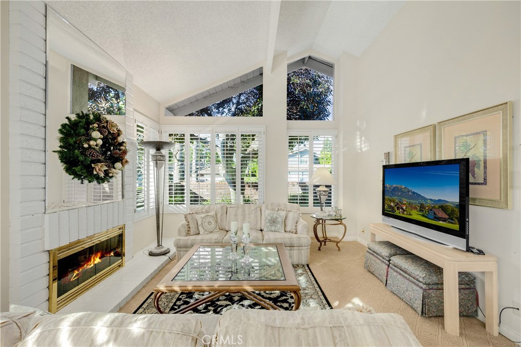 1644 N Mountain View Place