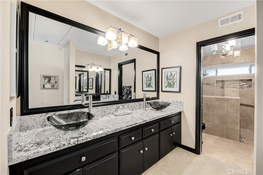 1644 N Mountain View Place