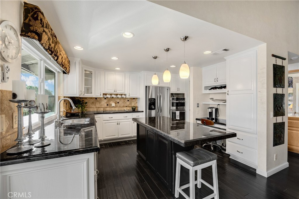 1644 N Mountain View Place