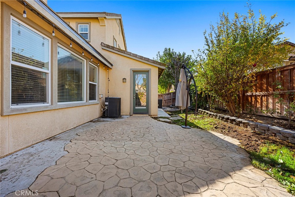 15958 Huntington Garden Avenue