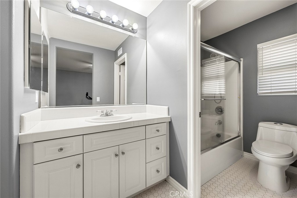 15958 Huntington Garden Avenue