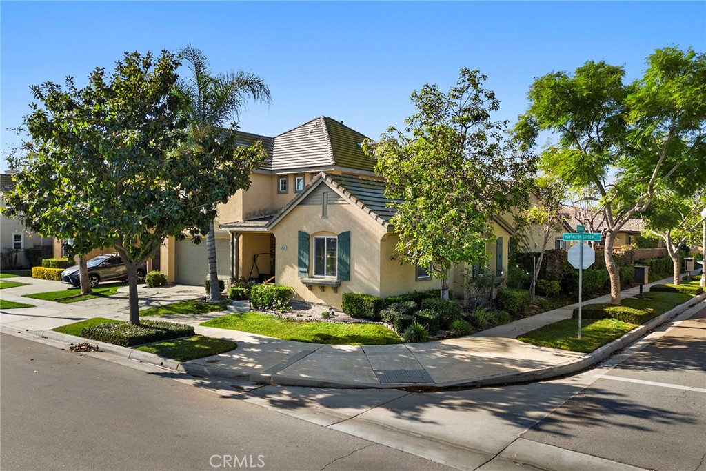 15958 Huntington Garden Avenue