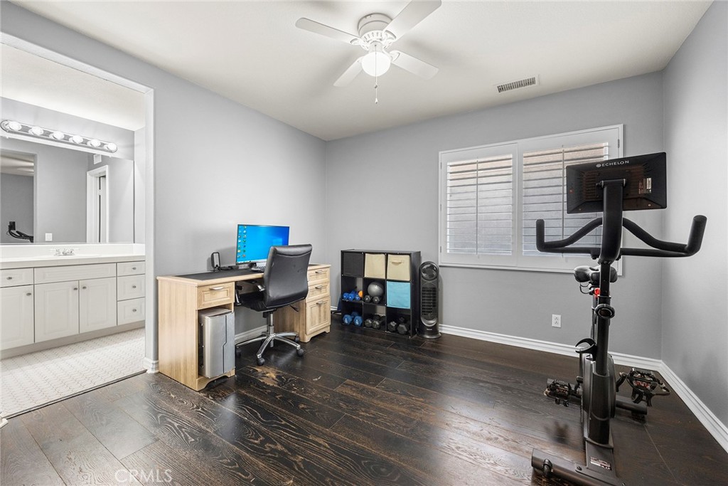 15958 Huntington Garden Avenue