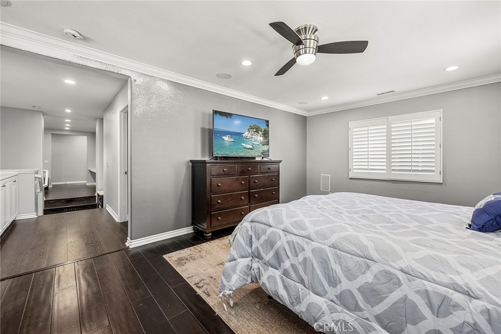 15958 Huntington Garden Avenue