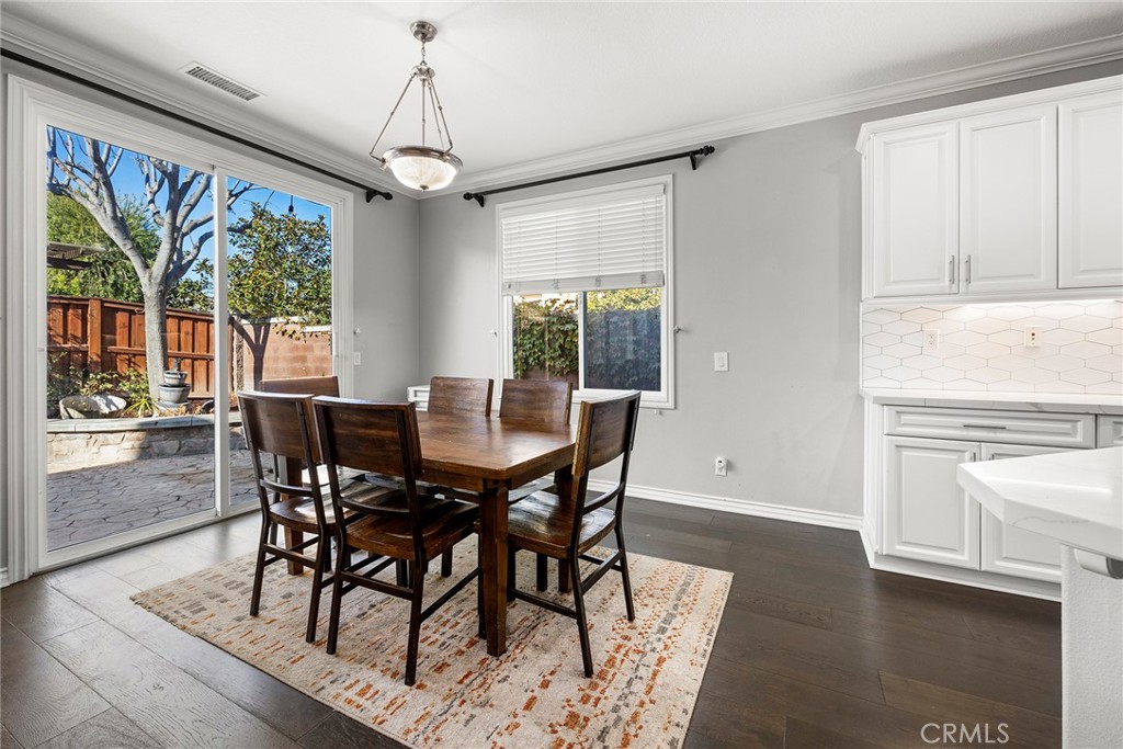 15958 Huntington Garden Avenue