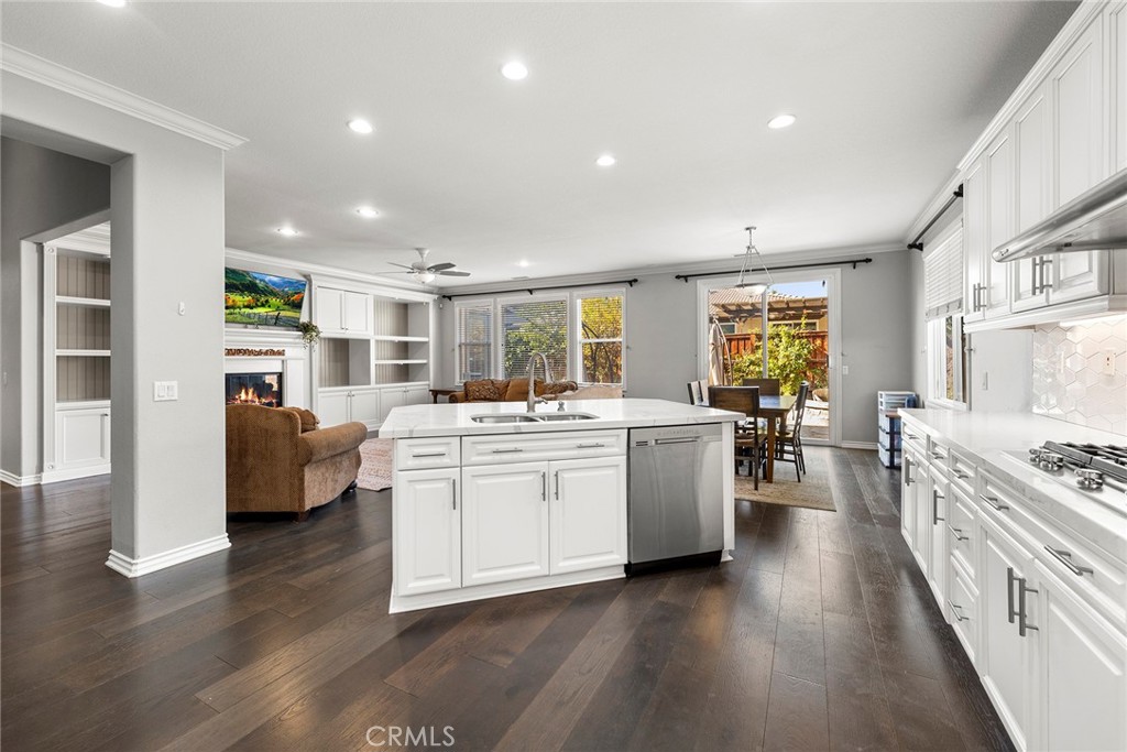 15958 Huntington Garden Avenue