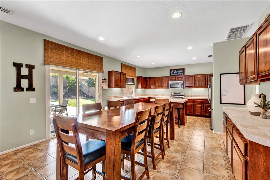 24352 Sawtooth Court