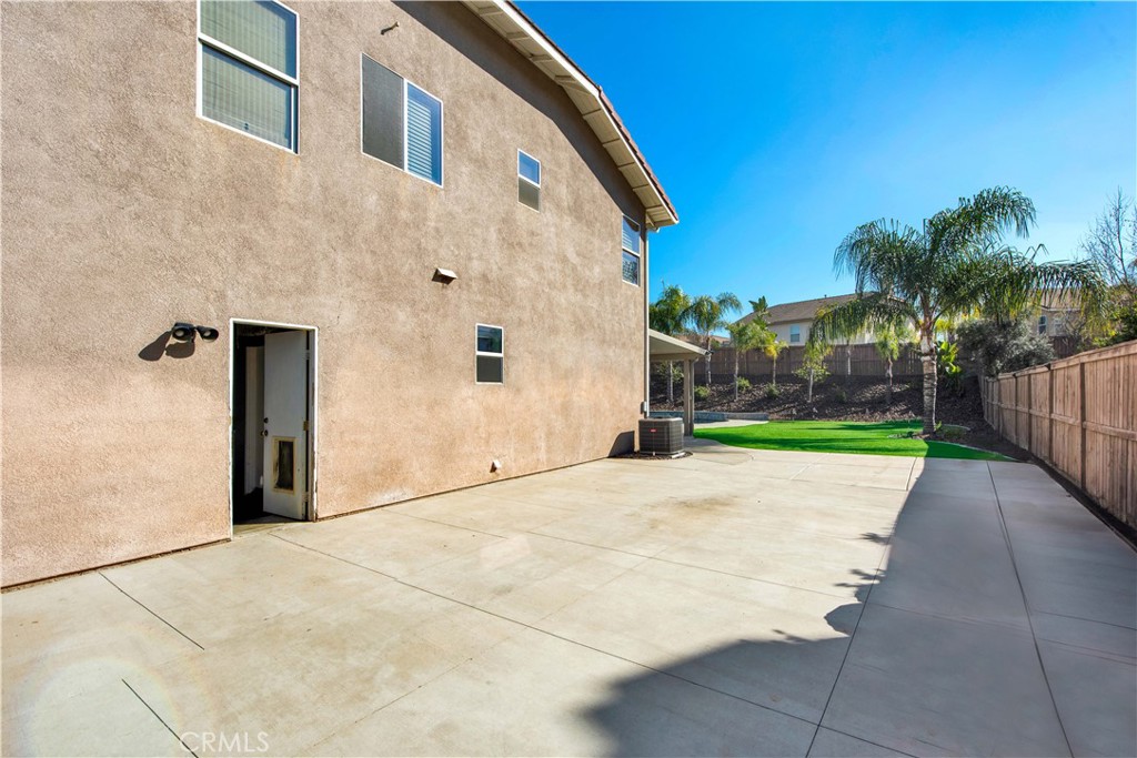 24352 Sawtooth Court