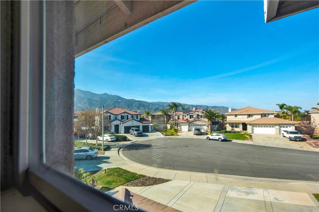 24352 Sawtooth Court