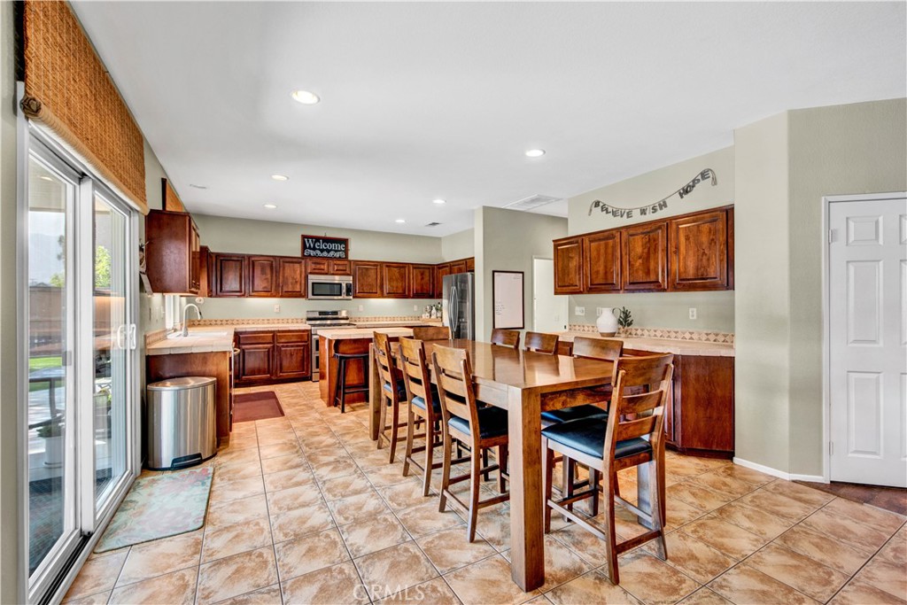 24352 Sawtooth Court