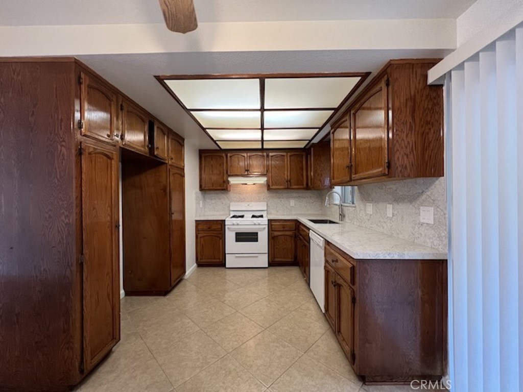 10521 Lakewood Boulevard 4