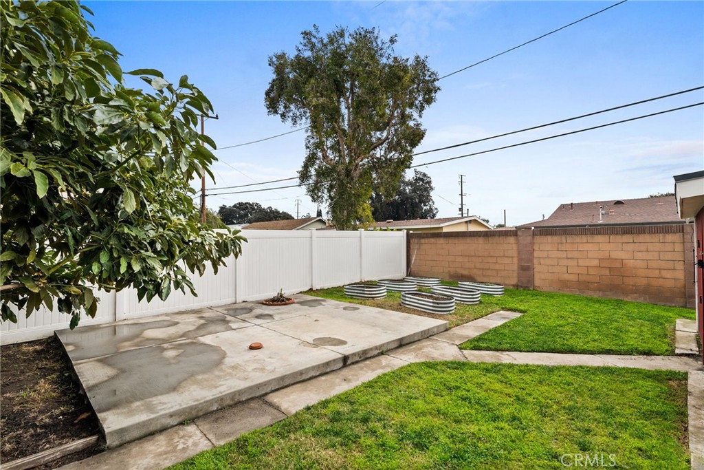 1352 W Porter Avenue