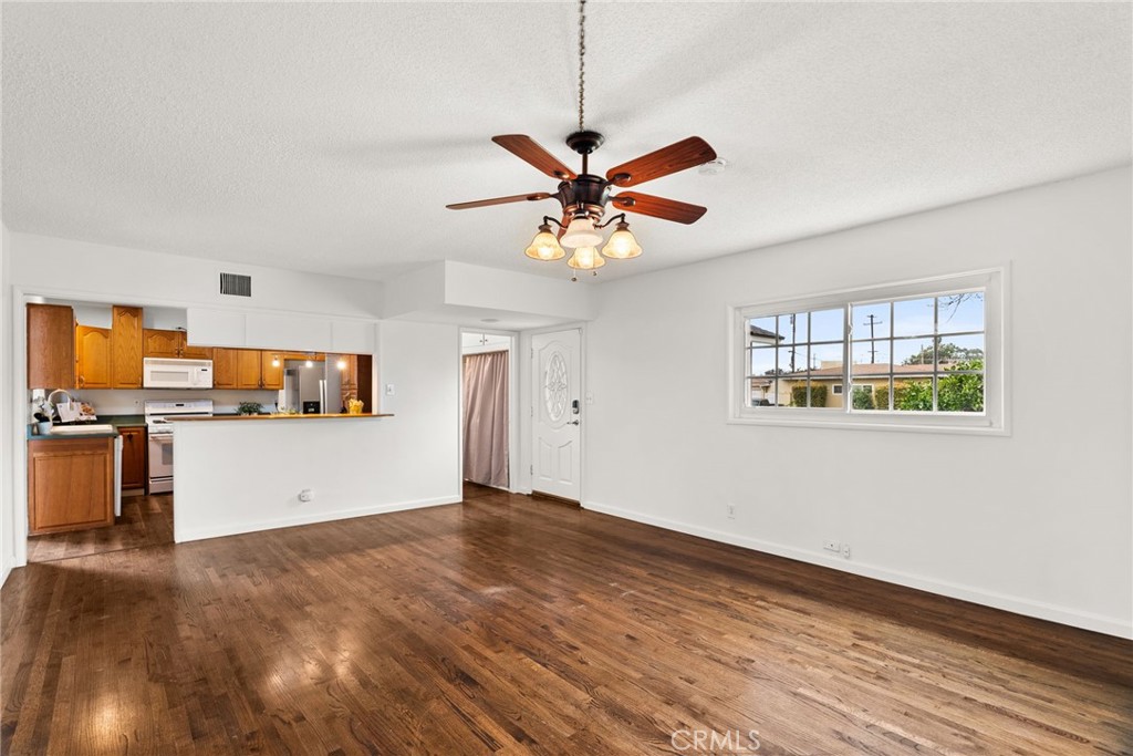 1352 W Porter Avenue