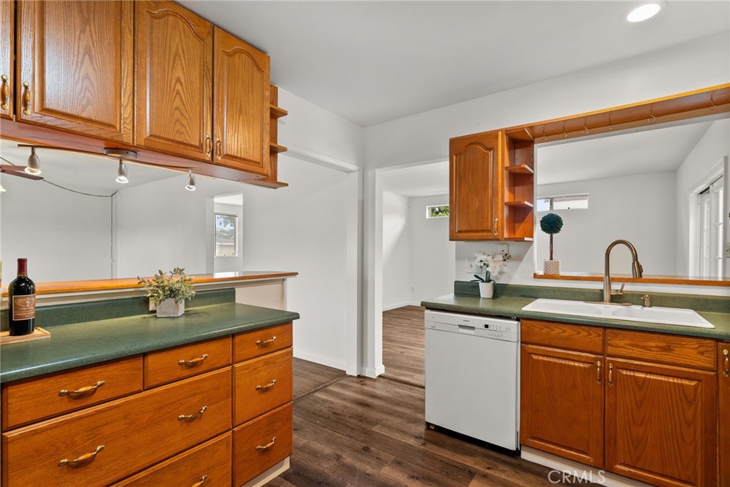 1352 W Porter Avenue