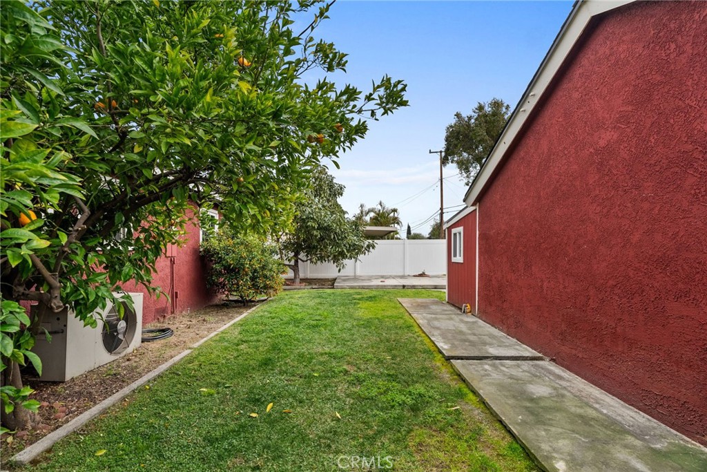 1352 W Porter Avenue