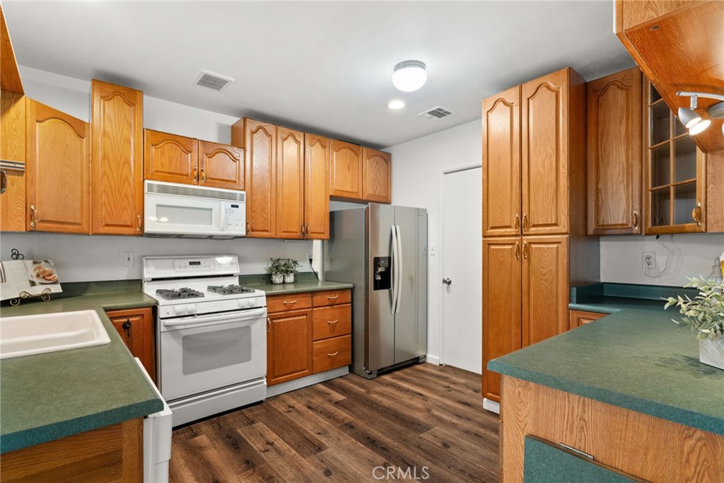 1352 W Porter Avenue