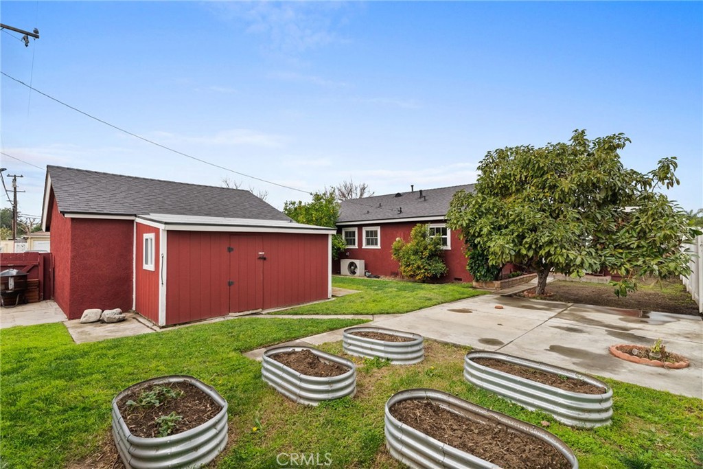 1352 W Porter Avenue