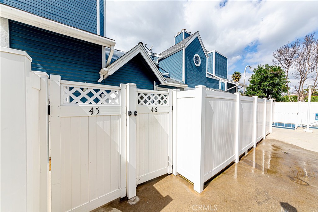 211 Redwood Avenue 46