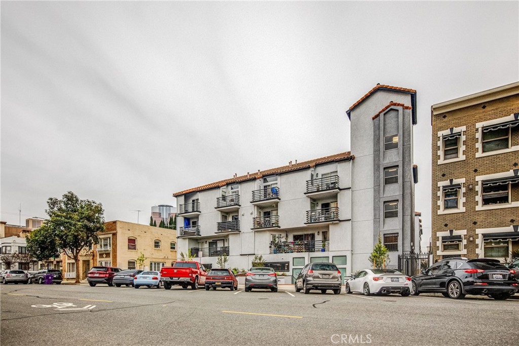 327 Chestnut Avenue 207