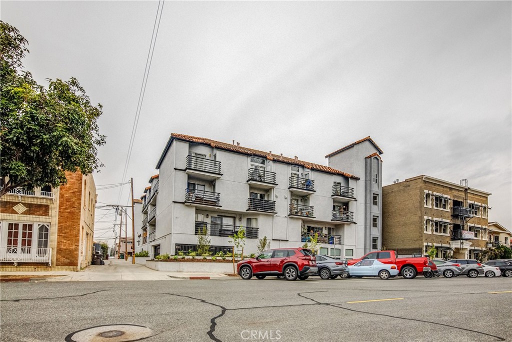 327 Chestnut Avenue 207