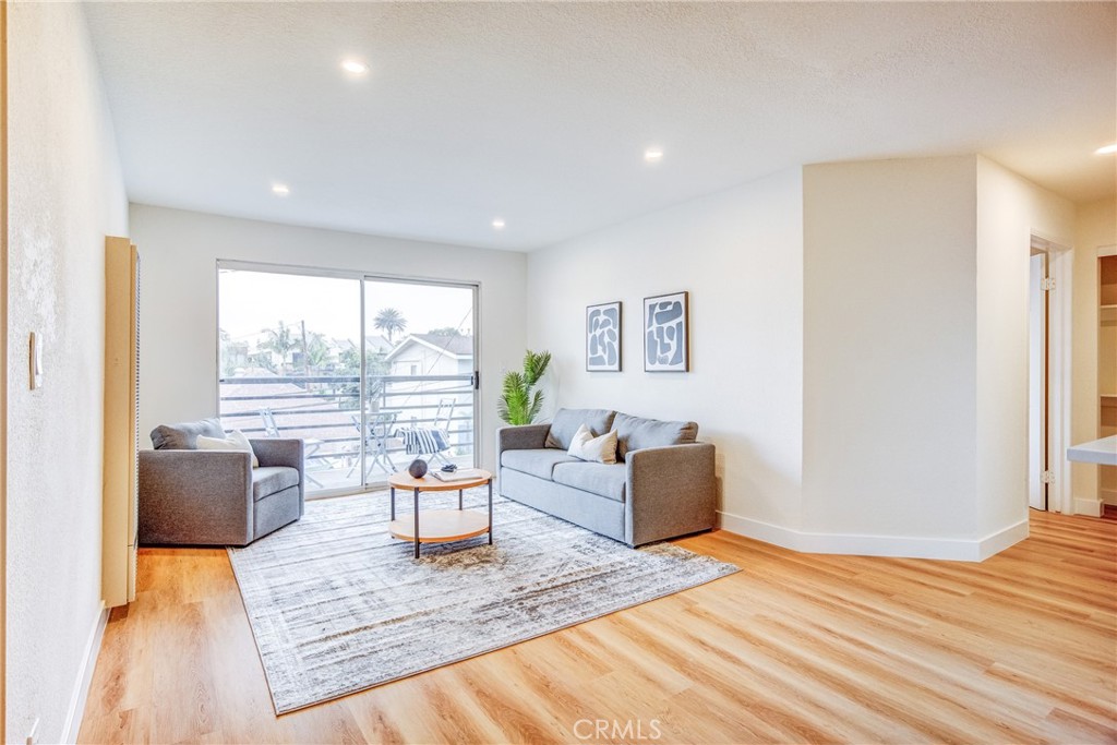 327 Chestnut Avenue 207