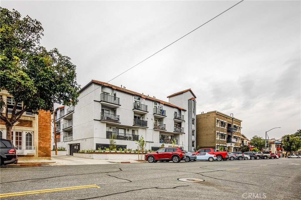 327 Chestnut Avenue 207