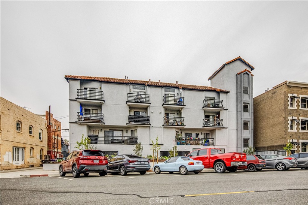 327 Chestnut Avenue 207