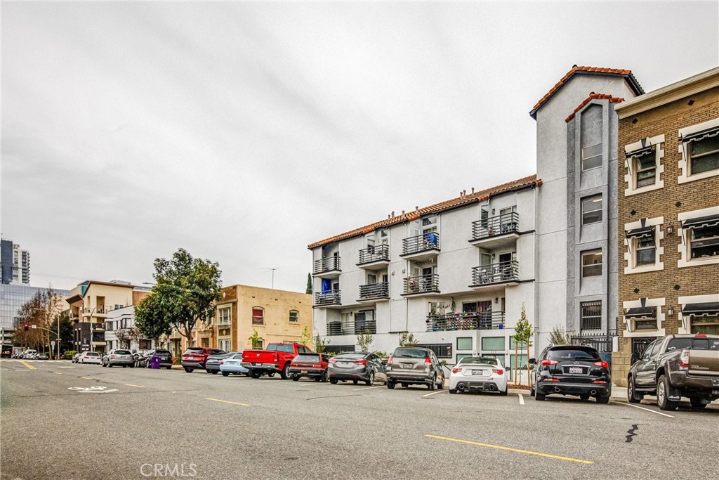 327 Chestnut Avenue 207