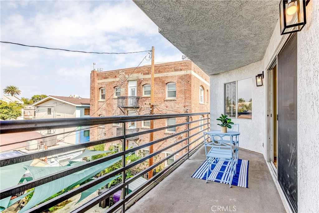 327 Chestnut Avenue 207