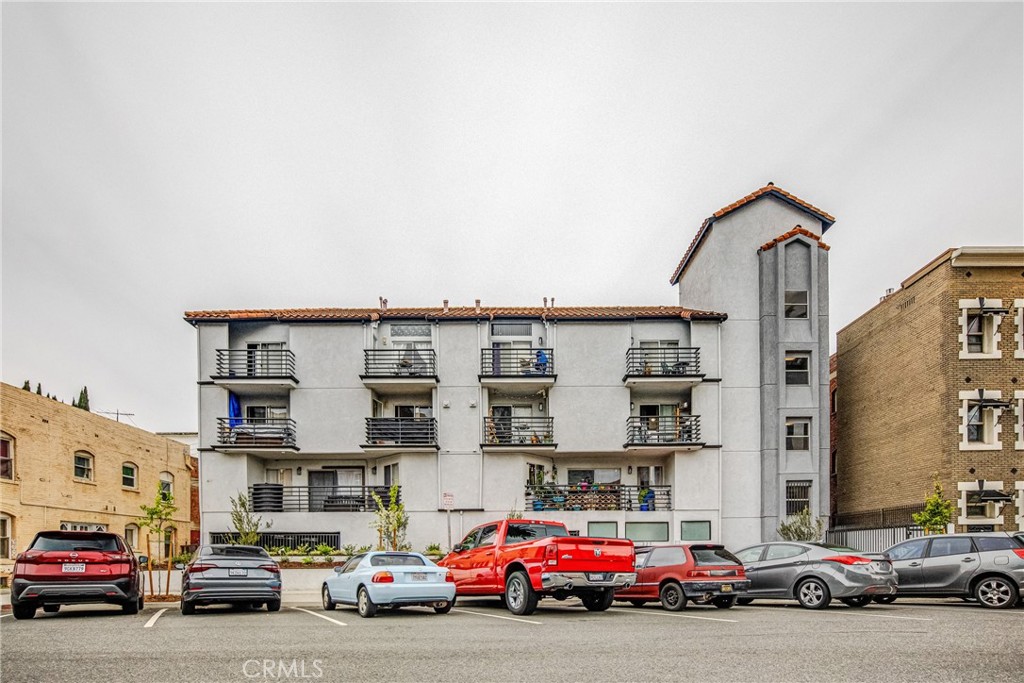 327 Chestnut Avenue 207