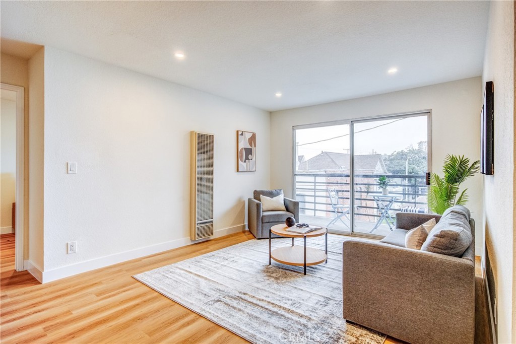 327 Chestnut Avenue 207