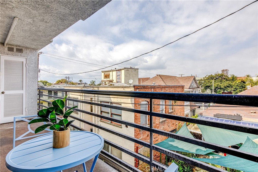 327 Chestnut Avenue 207